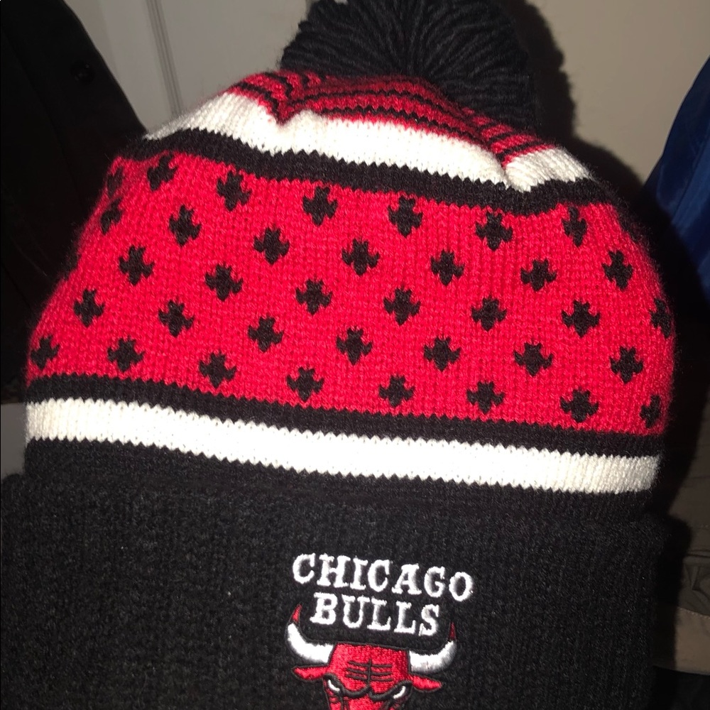 NBA Chicago Bulls Winter Hat New With Tags - Red , Black, Whitevery comfortable - Picture 8 of 8